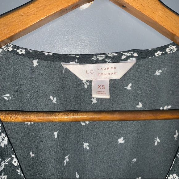 Lauren Conrad Wrap Style Dress With Ruffles Size XS - Picture 2 of 4